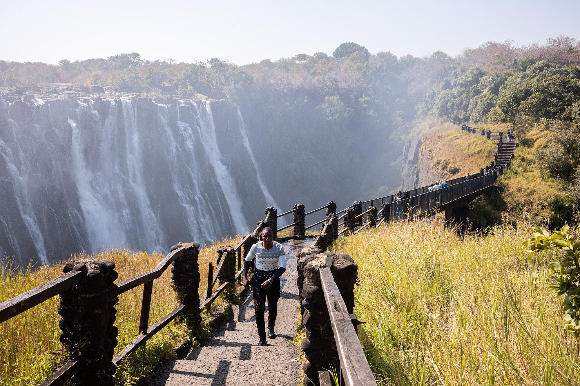 Victoria Falls vs Niagara Falls (2025): Which Waterfall Is Bigger?