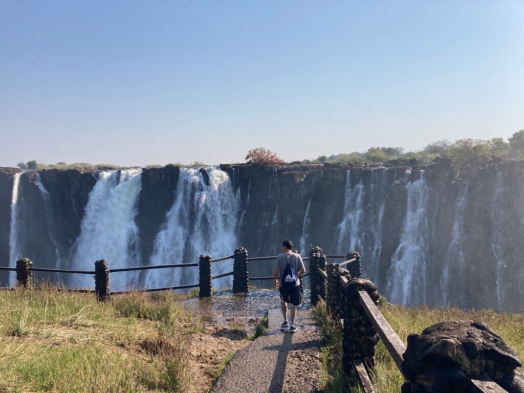 Can You Visit Both Sides of Victoria Falls with One Entrance Fee?