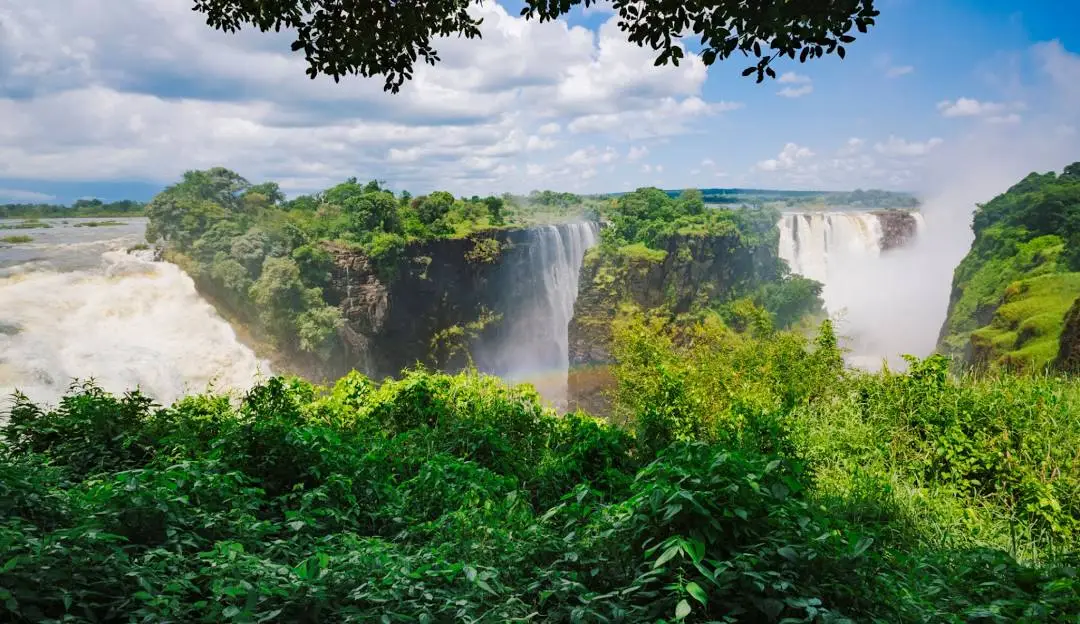 Seasonal Variations in Victoria Falls and Chobe Safari